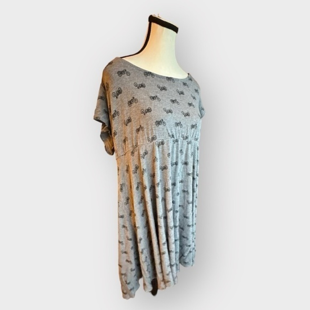 Women’s Torrid 2 Motorcycle Print Skater Dress Grey Short Sleeve Scoop Neck